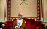 Photo d'illustration : Le sultan d'Oman Haitham bin Tariq rencontre le secrétaire d'État américain Mike Pompeo au palais al-Alam à Muscat, la capitale d'Oman, le 21 février 2020. (Crédit : Andrew Caballero-Reynolds/Pool via AP)