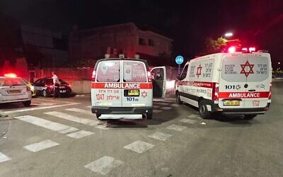 Photo d'illustration : Les ambulances sur la scène de coups de feu à Lod, le 5 mai 2024. (Crédit : Magen David Adom)