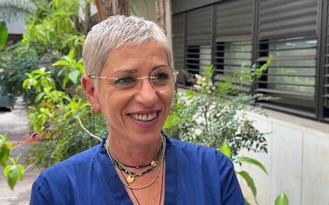 Anat Ben Dor, responsable des soins de rééducation orthopédique au centre hospitalier de Sheba. (Crédit : Amital Isaac/Hôpital Sheba) Anat Ben Dor, responsable des soins de rééducation orthopédique au centre hospitalier de Sheba. (Crédit : Amital Isaac/Hôpital Sheba)