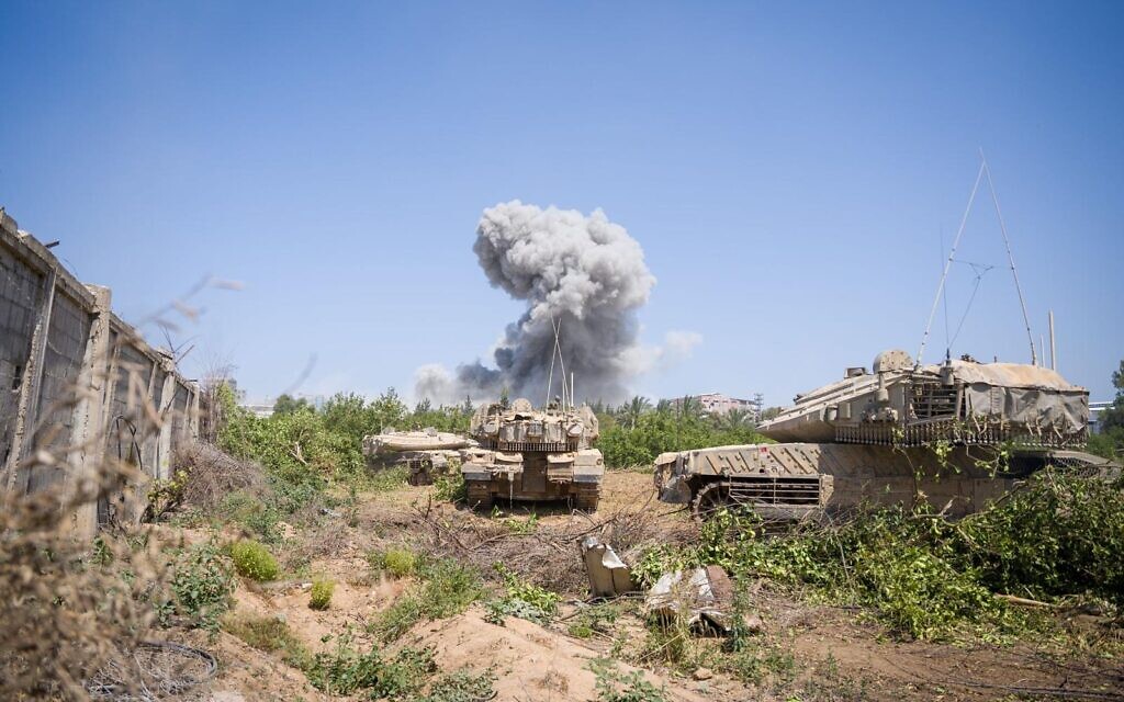 Des troupes de la 460ème brigade du Corps Blindé Mécanisé en opération à la périphérie de Jabaliya, au nord de Gaza, sur une image publiée le 18 mai 2024. (Crédit : Armée israélienne)