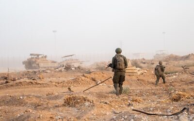 Photo d'illustration : Des soldats de la Brigade Nahal en opération à Rafah, dans le sud de Gaza, sur une photo publiée le 28 mai 2024. (Crédit : Armée israélienne)