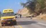 Les premiers secours sur la scène d'un accident meurtrier sur la Route 90, près de la mer Morte, le 25 mai 2024. (Crédit : Magen David Adom)