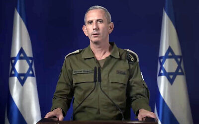 Illustration : Le porte-parole de l’armée israélienne, le contre-amiral Daniel Hagari, prononce un discours en anglais, le 16 juin 2024. (Crédit : Capture d'écran)
