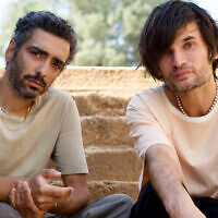 Dudu Tassa (à gauche) et Jonny Greenwood. (Crédit : Shin Katan)