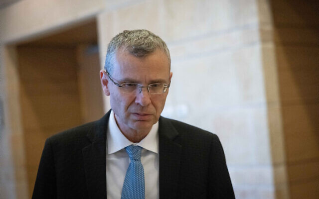 Le ministre de la Justice Yariv Levin arrivant à une réunion de faction du Likud, à la Knesset, à Jérusalem, le 5 février 2024. (Crédit : Yonatan Sindel/Flash90) Le ministre de la Justice Yariv Levin arrivant à une réunion de faction du Likud, à la Knesset, à Jérusalem, le 5 février 2024. (Crédit : Yonatan Sindel/Flash90)