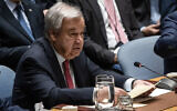 Le secrétaire général de l'ONU, António Guterres, s'exprimant lors d'une réunion du Conseil de sécurité de l'ONU sur les impacts des cyber-espaces sur la paix et la sécurité internationales, au siège de l'ONU, à New York, le 20 juin 2024. (Crédit : Yuki Iwamura/AFP)