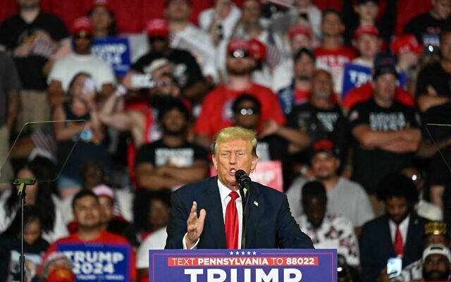 L'ancien président américain et candidat républicain à la présidence Donald Trump s'exprime lors d'un rassemblement à Philadelphie le 22 juin 2024. (Crédit : Jim Watson/AFP) L'ancien président américain et candidat républicain à la présidence Donald Trump s'exprime lors d'un rassemblement à Philadelphie le 22 juin 2024. (Crédit : Jim Watson/AFP)
