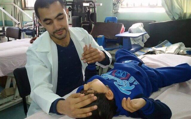 Fadi al-Wadiya, un membre de Médecins sans frontières qui, selon l'armée israélienne, était un expert en roquettes du Jihad islamique palestinien, tué lors d'une frappe dans la ville de Gaza, le 25 juin 2024. (Crédit : Médecins sans frontières/X) Fadi al-Wadiya, un membre de Médecins sans frontières qui, selon l'armée israélienne, était un expert en roquettes du Jihad islamique palestinien, tué lors d'une frappe dans la ville de Gaza, le 25 juin 2024. (Crédit : Médecins sans frontières/X)