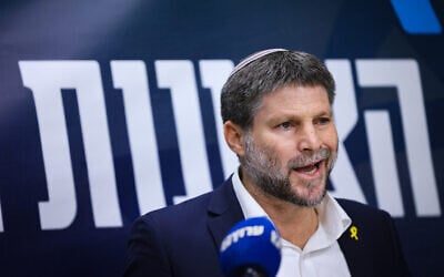 Le ministre des Finances Bezalel Smotrich dirigeant une réunion de la faction HaTzionout HaDatit à la Knesset, à Jérusalem, le 24 juin 2024. (Crédit : Chaïm Goldberg/Flash90)