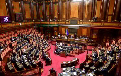La Première ministre italienne Giorgia Meloni s'exprime lors des questions au Sénat, la chambre haute du parlement à Rome, le 23 novembre 2023. (Crédit : Filippo MONTEFORTE / AFP)