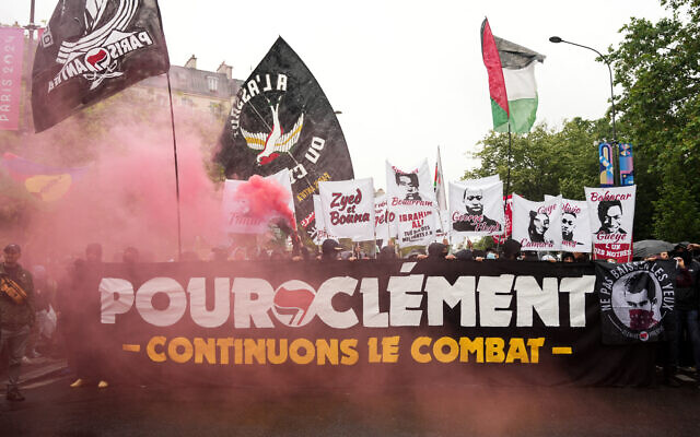 Manifestation en hommage au militant d'extrême-gauche Clément Méric tué en 2013, et en soutien aux peuples palestinien et kanak, à Paris, le 1er juin 2024. (Crédit : Zakaria ABDELKAFI / AFP) Manifestation en hommage au militant d'extrême-gauche Clément Méric tué en 2013, et en soutien aux peuples palestinien et kanak, à Paris, le 1er juin 2024. (Crédit : Zakaria ABDELKAFI / AFP)