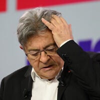 Le leader du mouvement d'extrême-gauche radicale anti-Israël, La France Insoumise (LFI) Jean-Luc Mélenchon  lors du dernier meeting de campagne avant les prochaines élections du principal candidat de LFI aux élections européennes, à Toulouse, dans le sud de la France, le 1er juin 2024.(Crédit : Ed Jones/AFP)