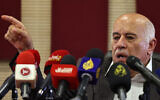 Jibril Rajoub, président de la Fédération palestinienne de football et du Comité olympique palestinien, donnant une conférence de presse à Ramallah, en Cisjordanie, le 12 juin 2024. (Crédit : Zain Jaafar/AFP)