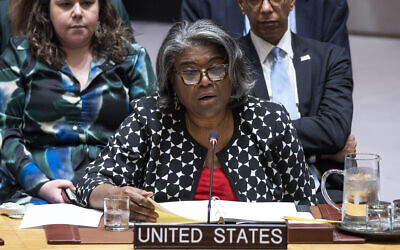 L'ambassadrice américaine aux Nations unies Linda Thomas-Greenfield s'exprime devant les membres du Conseil de sécurité de l'ONU au siège des Nations unies, le 24 avril 2024. (Crédit : AP Photo/Eduardo Munoz Alvarez, File)