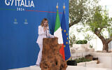 La Première ministre italienne Giorgia Meloni lors d'une conférence de presse finale du G7 à Borgo Egnazia, près de Bari, dans le sud de l'Italie, le 15 juin 2024. (Crédit : Domenico Stinellis/AP)