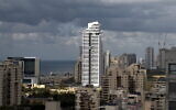 Vue globale de la ville côtière de Netanya, le 14 janvier 2024. (Crédit : Shahar Yaari/Flash90)