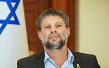 Le leader du parti HaTzionout HaDatit , le ministre des Finances Bezalel Smotrich, dirigeant une réunion de faction dans le nord d'Israël, le 19 mai 2024. (Crédit : Ayal Margolin/Flash90)