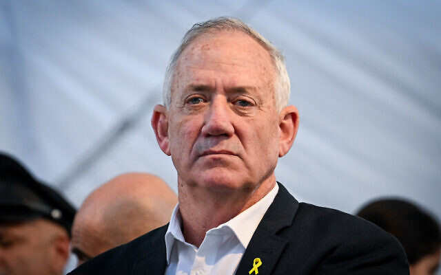 Le ministre du cabinet de guerre Benny Gantz lors d'une cérémonie de la Journée de Jérusalem, à la Colline des Munitions, à Jérusalem, le 5 juin 2024. (Crédit : Arie Leib Abrams/Flash90)