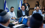 La commission de la Constitution, du droit et de la justice de la Knesset discute d'un projet de loi visant à augmenter le nombre de rabbins municipaux dans tout le pays, le 18 juin 2024. (Crédit : Yonatan Sindel/Flash90)