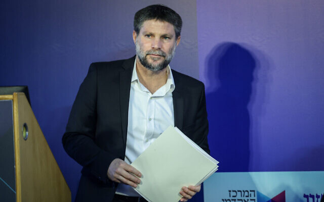 Le ministre des Finances Bezalel Smotrich, chef du parti HaTzionout HaDatit, lors d'une conférence du journal israélien Makor Rishon, à Jérusalem, le 30 juin 2024. (Crédit : Yonatan Sindel/Flash90) Le ministre des Finances Bezalel Smotrich, chef du parti HaTzionout HaDatit, lors d'une conférence du journal israélien Makor Rishon, à Jérusalem, le 30 juin 2024. (Crédit : Yonatan Sindel/Flash90)