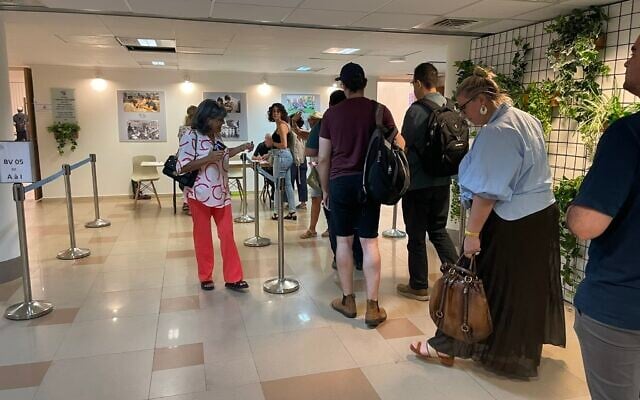 Le bureau de vote français de Tel Aviv pour les élections européennes, le 9 juin 2024. (Crédit : Matthieu Clouvel Gervaiseau / Consulat de France à Tel Aviv) Le bureau de vote français de Tel Aviv pour les élections européennes, le 9 juin 2024. (Crédit : Matthieu Clouvel Gervaiseau / Consulat de France à Tel Aviv)