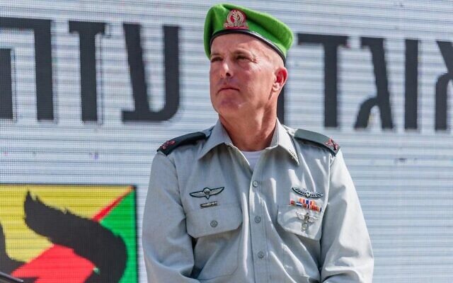 Le général de brigade Avi Rosenfeld, commandant de la division de Gaza, lors d'une cérémonie de passation de pouvoir, en août 2022. (Crédit : Armée israélienne) Le général de brigade Avi Rosenfeld, commandant de la division de Gaza, lors d'une cérémonie de passation de pouvoir, en août 2022. (Crédit : Armée israélienne)