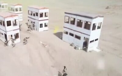 Capture d'écran d'une vidéo non datée montrant des forces houthies qui s'entraîneraient à attaquer la ville israélienne de Dimona, 2024. (X. Utilisé conformément à l'article 27a de la loi sur le droit d'auteur)