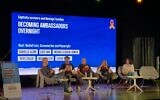 Des otages secourus des geôles du Hamas et des membres de familles d'otages s'exprimant lors d'une conférence organisée par le Forum des familles des otages et disparus, à Sderot, le 17 juin 2024. (Crédit : Charlie Summers/Times of Israel)