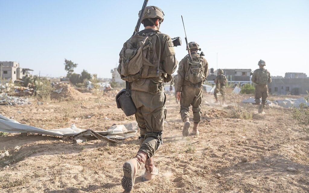 Les troupes de l'armée israélienne opérant dans la bande de Gaza, sur une photo approuvée à la publication le 9 juin 2024. (Crédit : Armée israélienne)