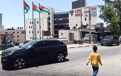 Une vue de la place Basher al-Barghouthi à Ramallah, le 23 mai 2024. (Crédit : Gianluca Pacchiani/Times of Israel)