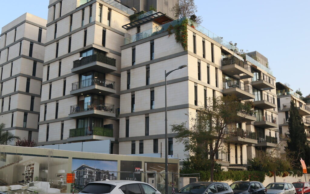 Des maisons nouvellement construites, dans le quartier de Mekor Haïm, à Jérusalem. (Crédit : Shmuel Bar-Am)