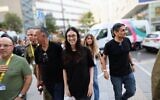 Quelques heures après avoir été sauvée de la captivité du Hamas à Gaza, Noa Argamani arrivant à l'hôpital Ichilov de Tel Aviv pour retrouver sa mère Liora, atteinte d'un cancer en phase terminale, le 8 juin 2024. (Crédit : Hôpital Ichilov)