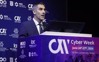 Gaby Portnoy, chef de la Direction nationale de la cybersécurité israélienne (INCD), prend la parole lors de la conférence annuelle Cyberweek à l'Université de Tel Aviv, le 25 juin 2024. (Autorisation)