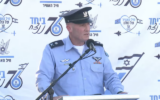 Le chef de l'armée israélienne, le général Tomer Bar, lors d'une cérémonie de remise de diplômes aux pilotes, le 27 juin 2024. (Capture d'écran : Armée israélienne)