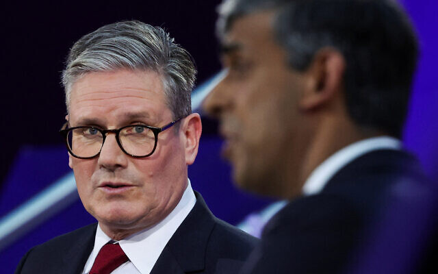 Le leader du parti travailliste Keir Starmer s'exprime lors d'un débat télévisé en direct, organisé par la BBC, à Nottingham, le 26 juin 2024, à l'approche des élections législatives britanniques du 4 juillet (Crédit : Phil Noble / AFP)