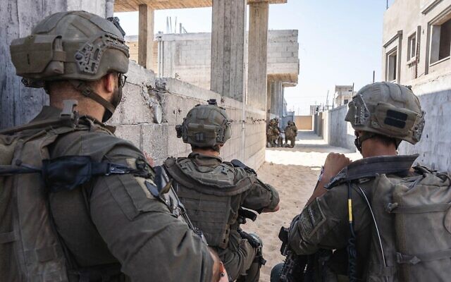Les troupes de Tsahal opérant dans la bande de Gaza, dans une image publiée le 24 juillet 2024. (Crédit : Armée israélienne) Les troupes de Tsahal opérant dans la bande de Gaza, dans une image publiée le 24 juillet 2024. (Crédit : Armée israélienne)
