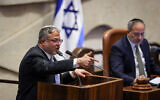 Le ministre de la Sécurité nationale Itamar Ben Gvir s'adressant au plénum de la Knesset, le 24 juillet 2024. (Crédit : Noam Moskowitz/Bureau du porte-parole de la Knesset)