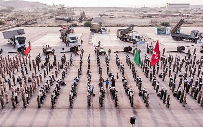 Photo d'illustration: Le Corps des Gardiens de la Révolution islamique prenant part à un exercice militaire près de l’île d’Abu Musa, au large de la ville de Bandar Lengeh, dans le sud de l’Iran. (Crédit : Corps des Gardiens de la Révolution islamique via le site officiel de SEPAH News/AFP)