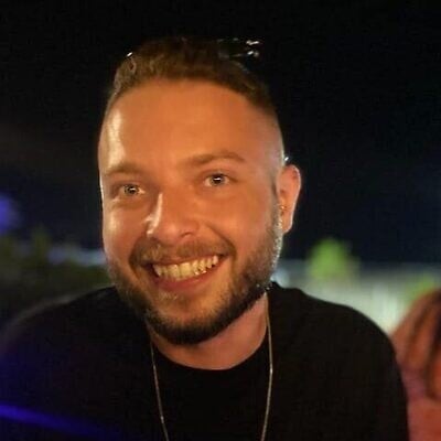 Dan Benhamou, assassiné par des terroristes du Hamas au Festival Supernova à proximité du kibboutz Reïm le 7 octobre 2023. (Crédit : Autorisation)