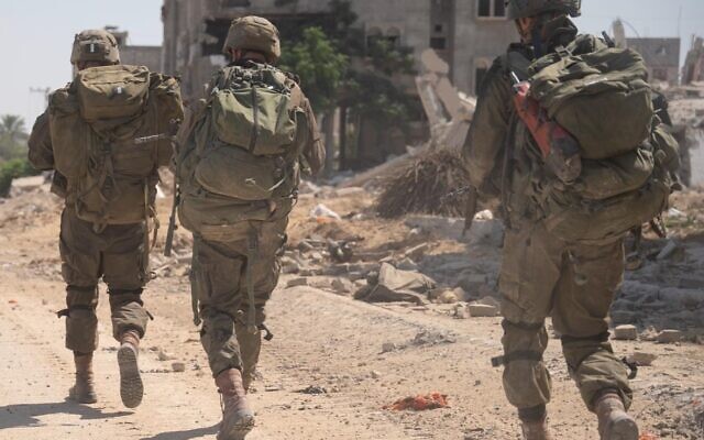 Les soldats de l'armée israélienne opérant dans la bande de Gaza, sur une photo diffusée le 27 juillet 2024. (Crédit : Armée israélienne)