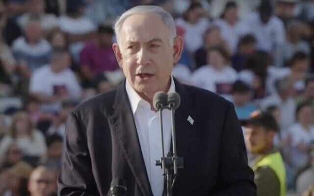 Le Premier ministre Benjamin Netanyahu s'exprime lors d'une cérémonie de remise des diplômes à l'école des officiers de Tsahal dans le sud d'Israël, le 11 juillet 2024. (Capture d'écran YouTube/utilisée conformément à l'article 27a de la loi sur le droit d'auteur) Le Premier ministre Benjamin Netanyahu s'exprime lors d'une cérémonie de remise des diplômes à l'école des officiers de Tsahal dans le sud d'Israël, le 11 juillet 2024. (Capture d'écran YouTube/utilisée conformément à l'article 27a de la loi sur le droit d'auteur)