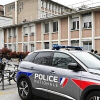 Une voiture de police à Paris, en France, le 29 mars 2024. (Crédit : Bertrand Guay/AFP)