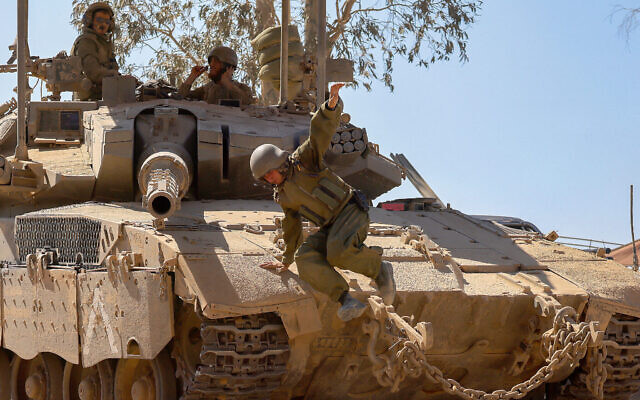 Des soldats israéliens près de la frontière entre la bande de Gaza et le sud d'Israël, le 2 juillet 2024 (JACK GUEZ / AFP)