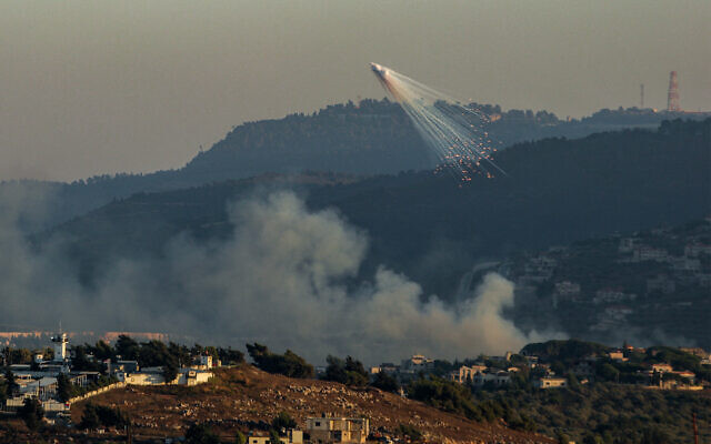 La fumée des bombardements israéliens s’élevant, à Kfar Kila, dans le sud du Liban, le 12 juillet 2024. (Crédit : Rabih Daher/AFP)