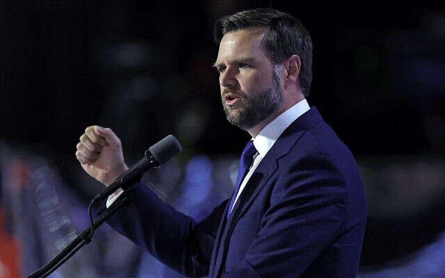 Le sénateur américain JD Vance de l'Ohio acceptant la nomination à la vice-présidence lors du troisième jour de la Convention nationale républicaine de 2024, au Fiserv Forum, à Milwaukee, le 17 juillet 2024. (Crédit : Kamil Krzaczynski/AFP) Le sénateur américain JD Vance de l'Ohio acceptant la nomination à la vice-présidence lors du troisième jour de la Convention nationale républicaine de 2024, au Fiserv Forum, à Milwaukee, le 17 juillet 2024. (Crédit : Kamil Krzaczynski/AFP)