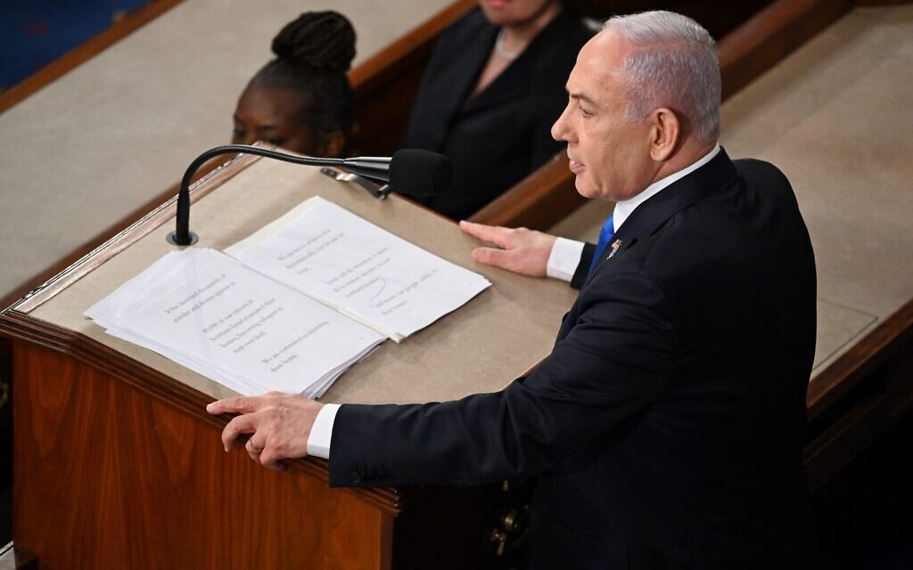 Le Premier ministre Benjamin Netanyahu s'adressant à une réunion conjointe du Congrès au Capitole des États-Unis, à Washington, le 24 juillet 2024. (Crédit : Saul Loeb/AFP) Le Premier ministre Benjamin Netanyahu s'adressant à une réunion conjointe du Congrès au Capitole des États-Unis, à Washington, le 24 juillet 2024. (Crédit : Saul Loeb/AFP)