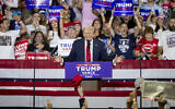 L'ancien président américain et candidat républicain à la présidentielle de 2024 Donald Trump s'exprimant lors d'un rassemblement de campagne au Bojangles Coliseum de Charlotte, en Caroline du Nord, le 24 juillet 2024. (Crédit : Logan Cyrus/AFP)