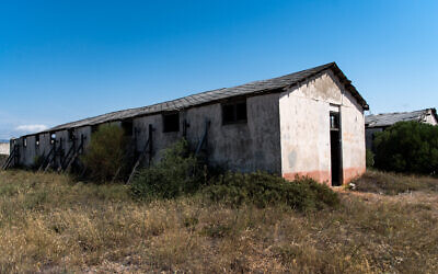 Les ruines d'un ancien camp de réfugiés à Rivesaltes, dans le sud de la France, le 27 juillet 2024. (Crédit : Matthieu RONDEL / AFP)