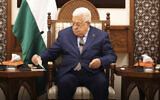Le président de l'Autorité palestinienne Mahmoud Abbas rencontre le Premier ministre espagnol Pedro Sanchez et le Premier ministre belge Alexander De Croo à Ramallah, en Cisjordanie, le 23 novembre 2023. (Crédit : Alaa Badarneh/ Pool via AP)