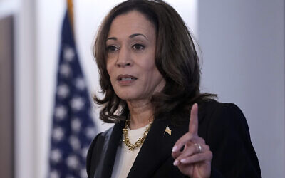La vice-présidente américaine Kamala Harris parle des violences sexuelles commises dans les périodes de conflit avant une projection de "Screams Before Silence,” le Bureau  Eisenhower de la Maison Blanche à Washington, le 17 juin 2024. (Crédit : AP Photo/Susan Walsh)